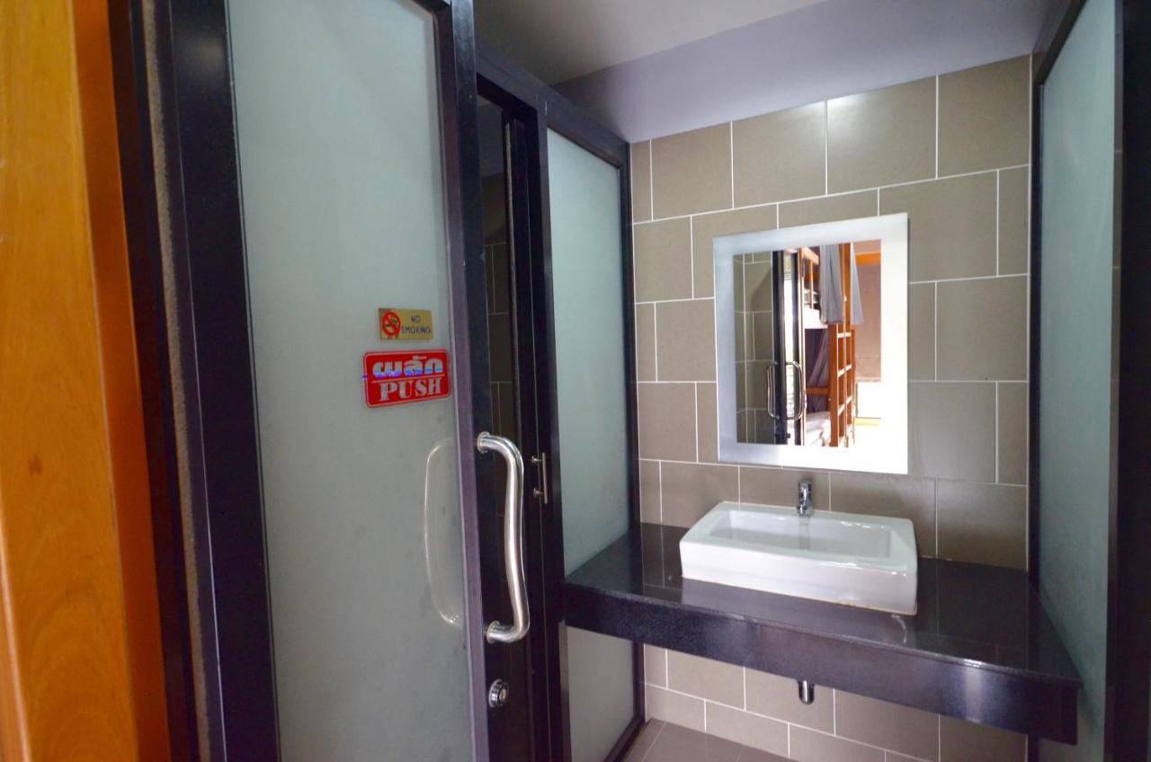 Nomad Hostel Krabi Exterior photo
